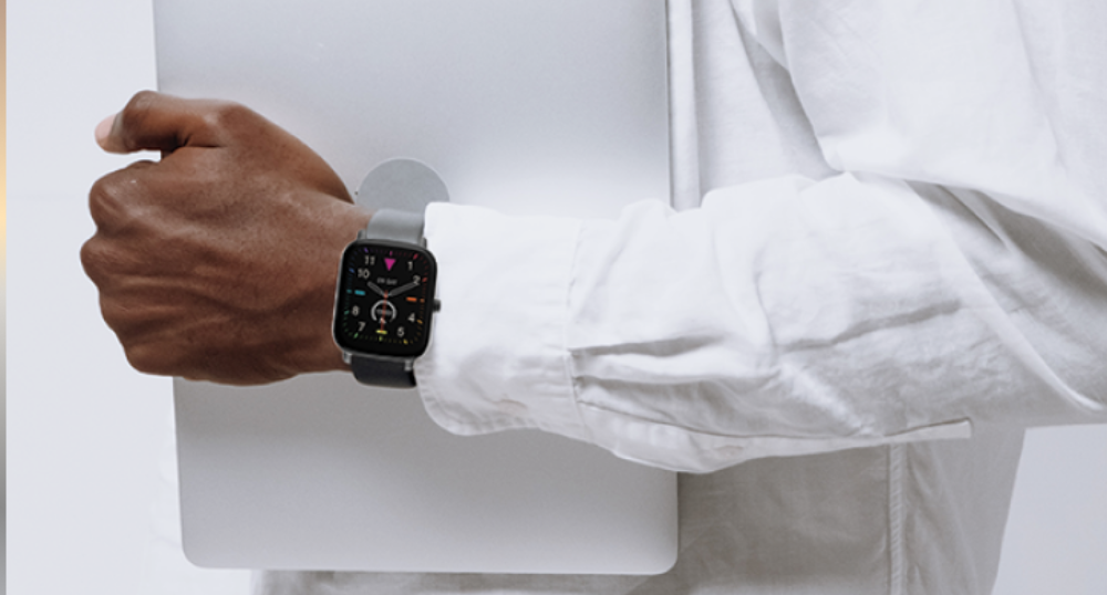 In India, the Noise ColorFit Icon Buzz smartwatch with Bluetooth calling was released.