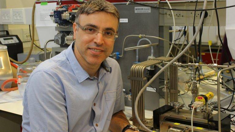 Researches teamed-up to create a self-healing health wearable